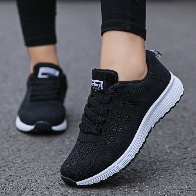 "Ergonomische Damen Sneaker, leicht, atmungsaktiv, mit extra großer Sohle, ideal für Komfort und stilvolle Freizeitlooks."