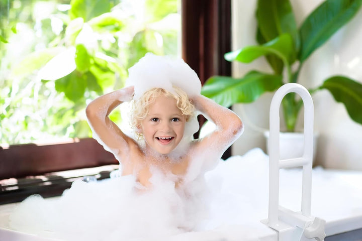 "Ergonomischer Badewannenhaltegriff für Senioren, bietet sicheren Halt im Badezimmer, verhindert Unfälle, einfache Montage."