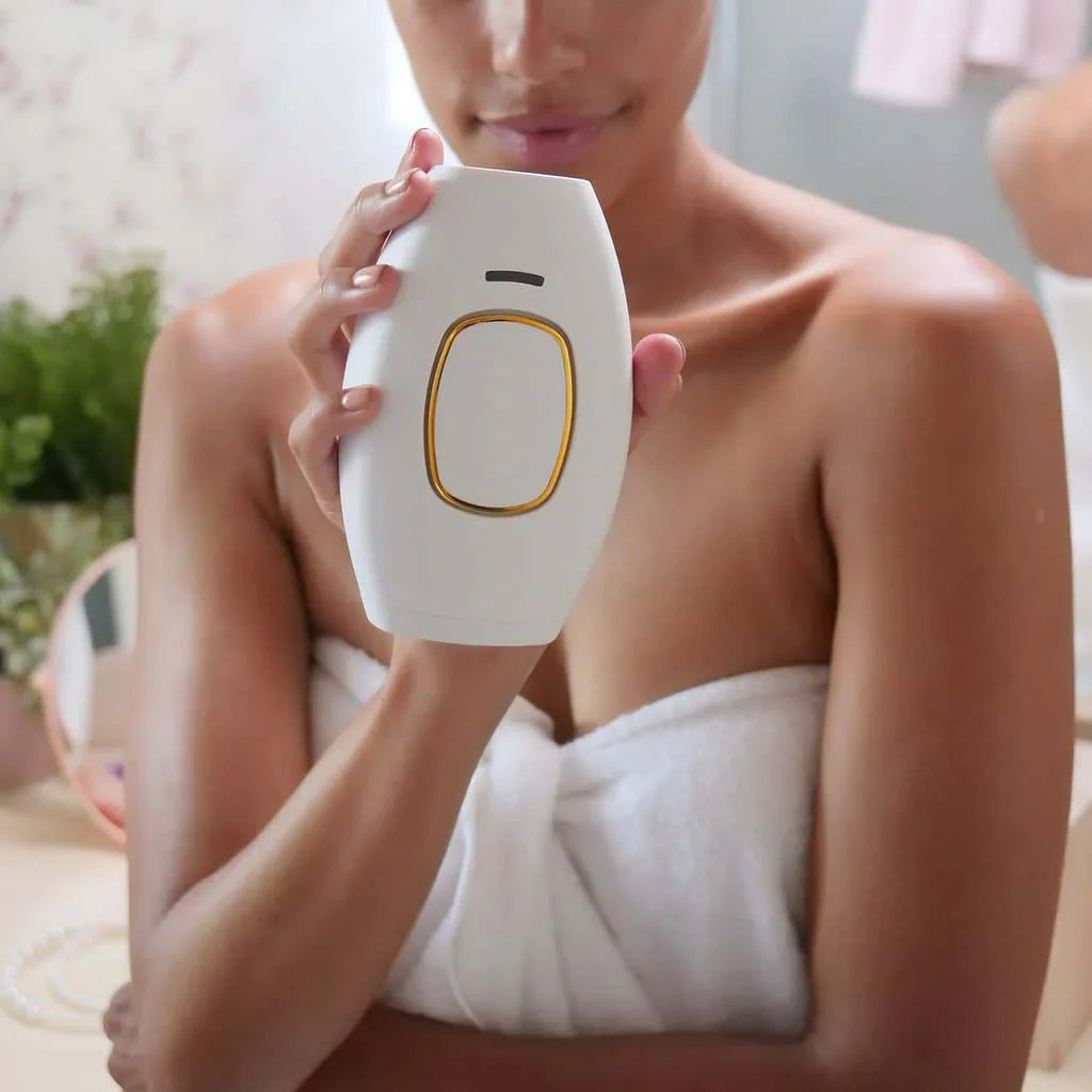 "Ergonomisches IPL Haarentfernungsgerät für dauerhafte Haarfreiheit zu Hause, elegantes Design, sanfte Lichtimpulse."
