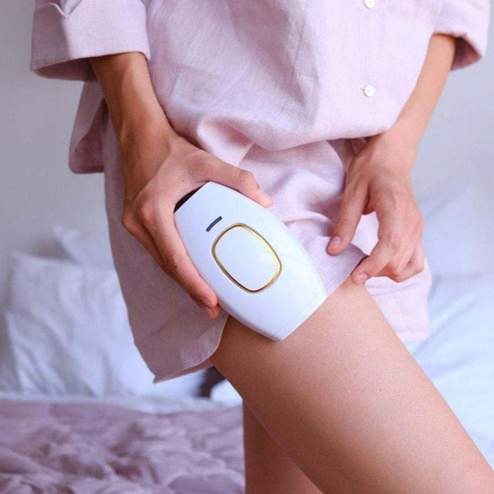 "Ergonomisches IPL Haarentfernungsgerät für dauerhafte Haarfreiheit zu Hause, elegantes Design, sanfte Lichtimpulse."