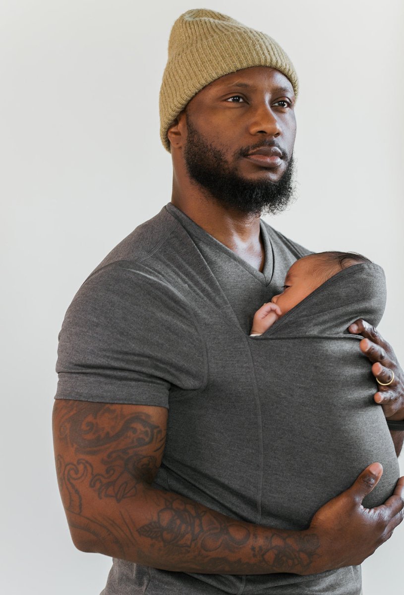 "Ergonomisches Tragetuch T-Shirt in Blau, weiches atmungsaktives Material, ideal für komfortables Babytragen unterwegs."