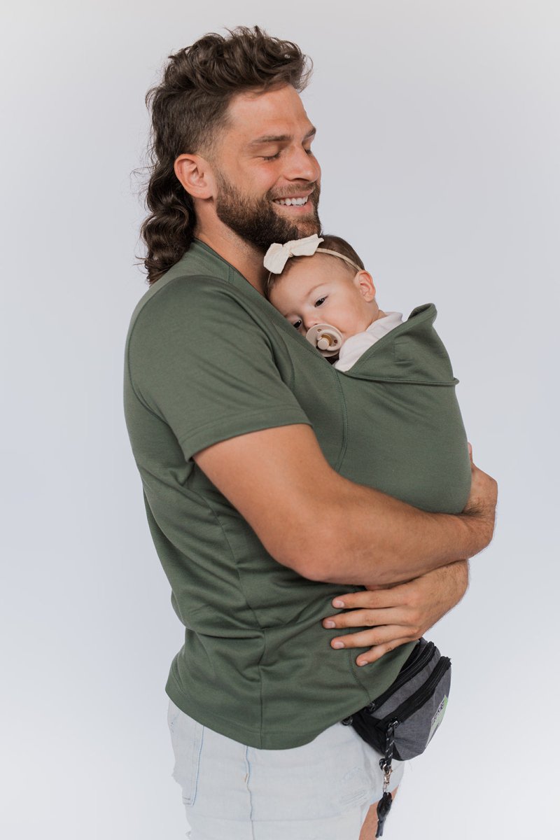"Ergonomisches Tragetuch T-Shirt in Blau, weiches atmungsaktives Material, ideal für komfortables Babytragen unterwegs."