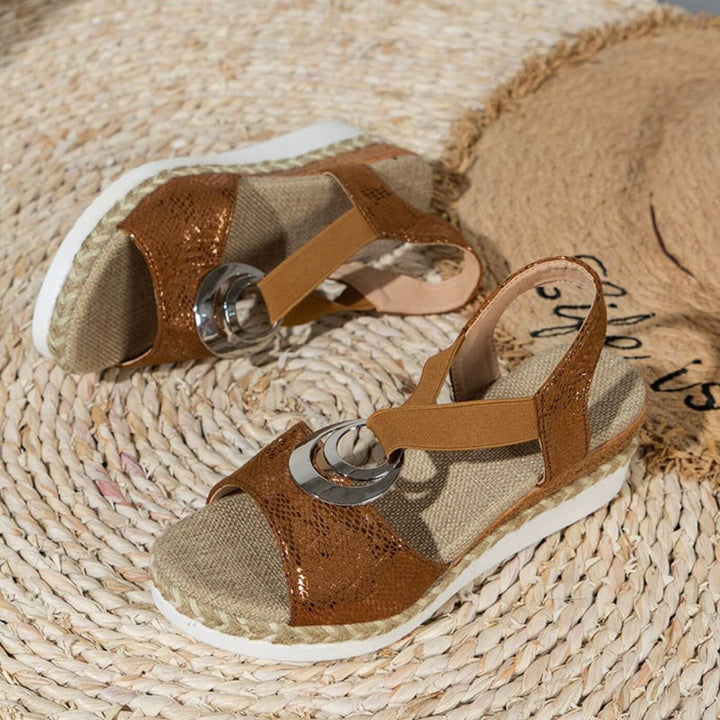 "Erna Orthopädische Sandalen für Damen, elegant und komfortabel, in Schwarz, mit verstellbarem Riemen und luftigem Design."