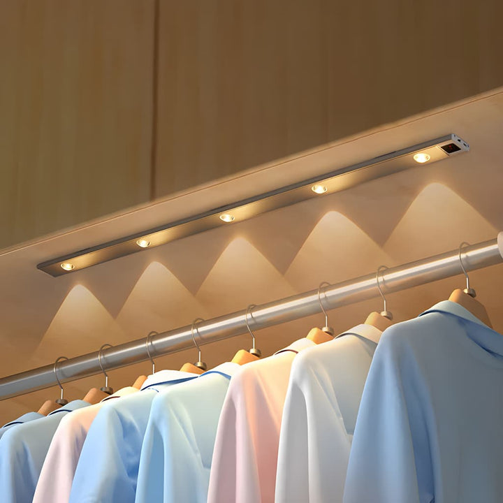 LED-Bewegungssensor-Nachtlicht, silber, energiesparend, für Kleiderschrankbeleuchtung.