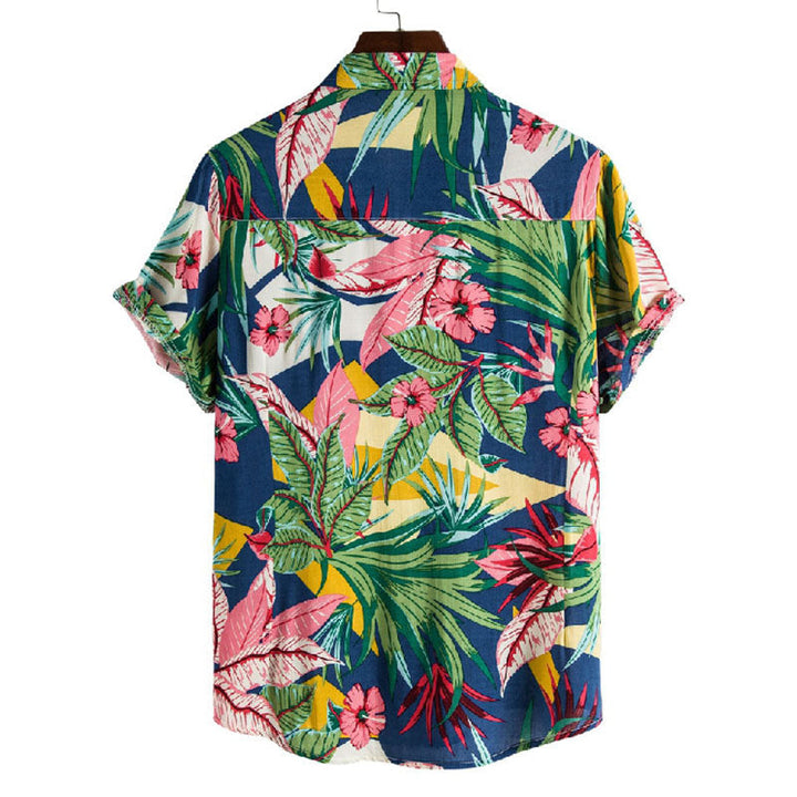 Exotisches Herren-Urlaubshemd mit lebhaften Druckmotiven, tropischem Design; ideal für stilvolle Sommer-Outfits.