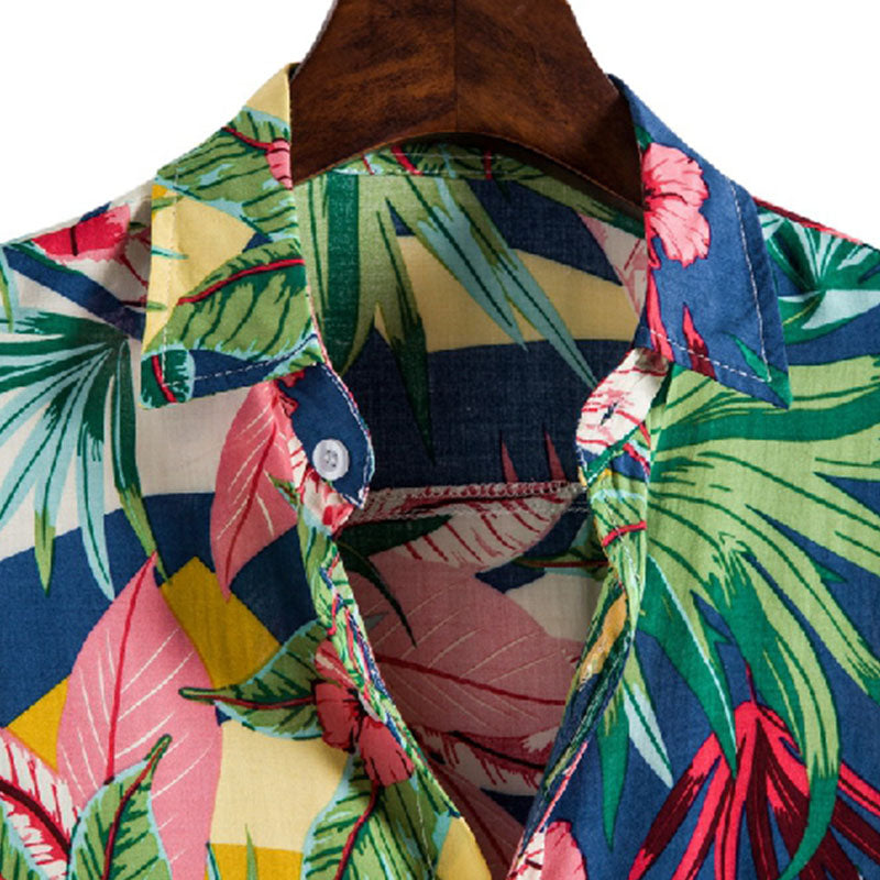 Exotisches Herren-Urlaubshemd mit lebhaften Druckmotiven, tropischem Design; ideal für stilvolle Sommer-Outfits.