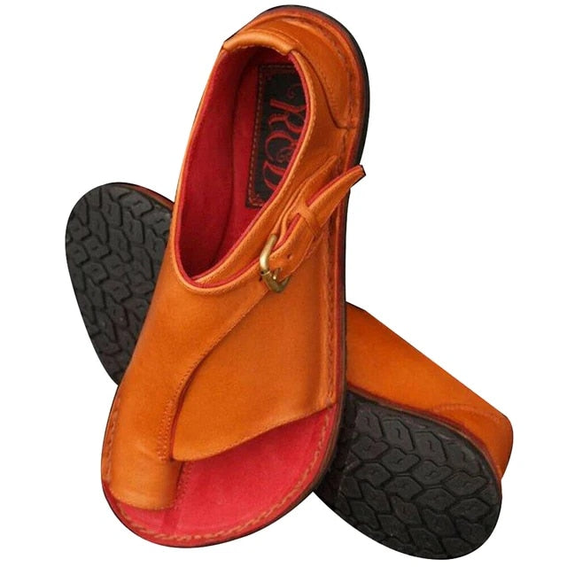 "Flache Elvina Sandalen mit Schnallenriemen in Blau, Hellgrün, Marineblau und Orange, ideal für Sommer und Strand."