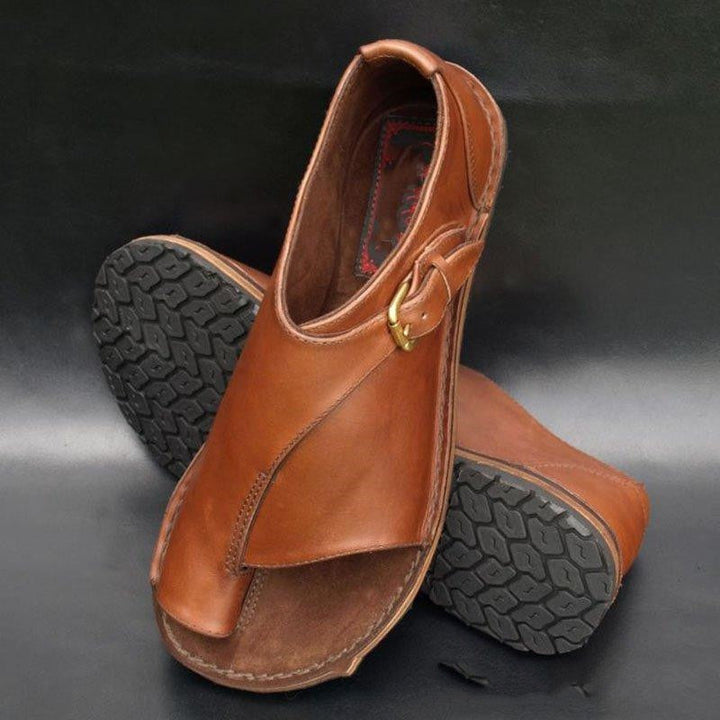 "Flache Elvina Sandalen mit Schnallenriemen in Blau, Hellgrün, Marineblau und Orange, ideal für Sommer und Strand."