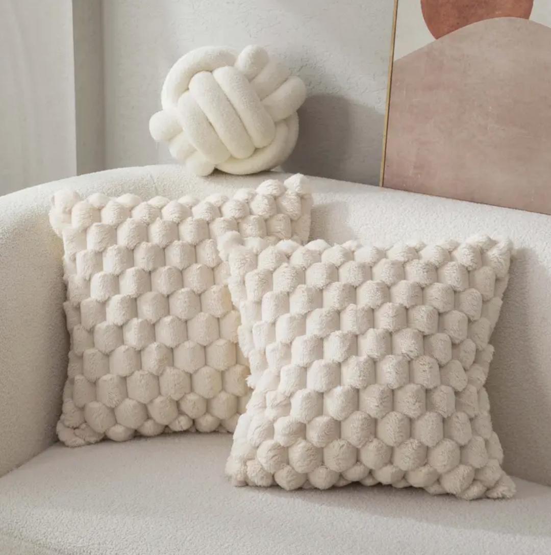 "Flauschiges Kissen mit weicher Kissenhülle, stilvoll in beige, perfekt für Wohn- und Schlafzimmer, 50x50 cm"