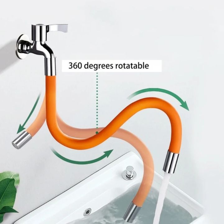 "Flexible 360° Wasserhahnverlängerung, orange-schwarz, in Küche montiert, für mühelose Wassersteuerung ohne Spritzer"