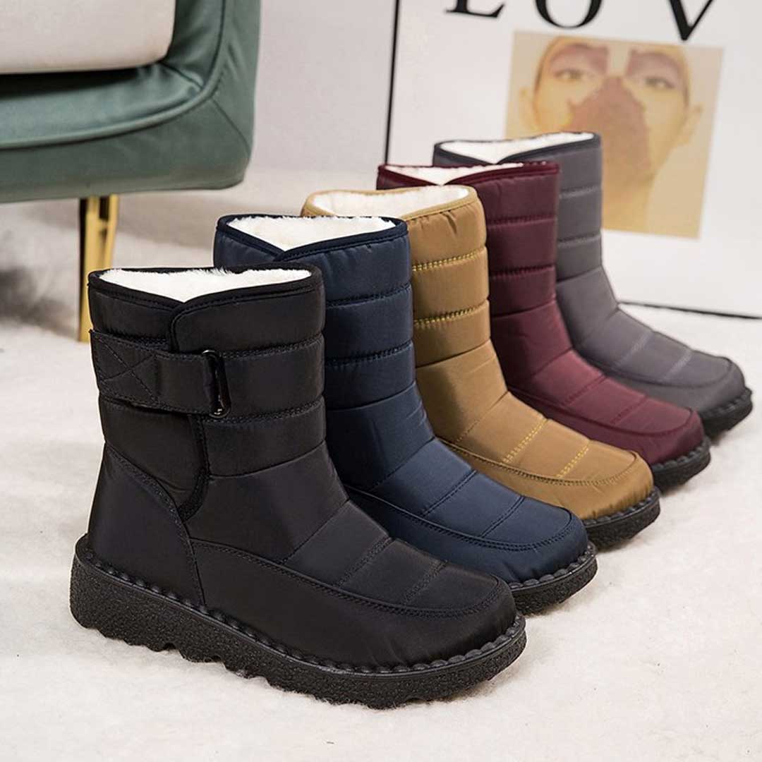Frontalansicht der wasserdichten, rutschfesten Damen Schneestiefel für winterlichen Schutz und Komfort.