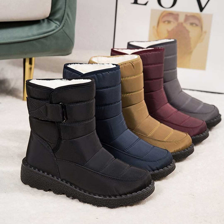 Frontalansicht der wasserdichten, rutschfesten Damen Schneestiefel für winterlichen Schutz und Komfort.