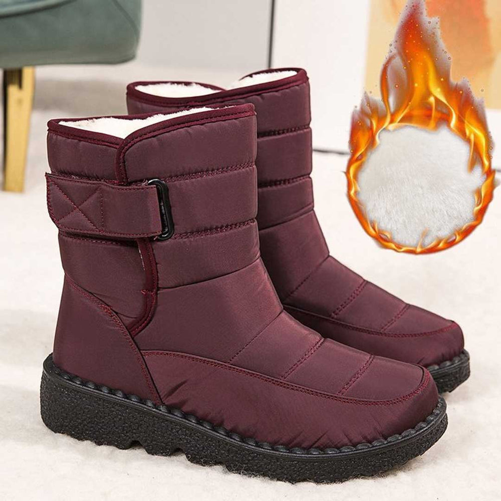 Frontalansicht der wasserdichten, rutschfesten Damen Schneestiefel für winterlichen Schutz und Komfort.