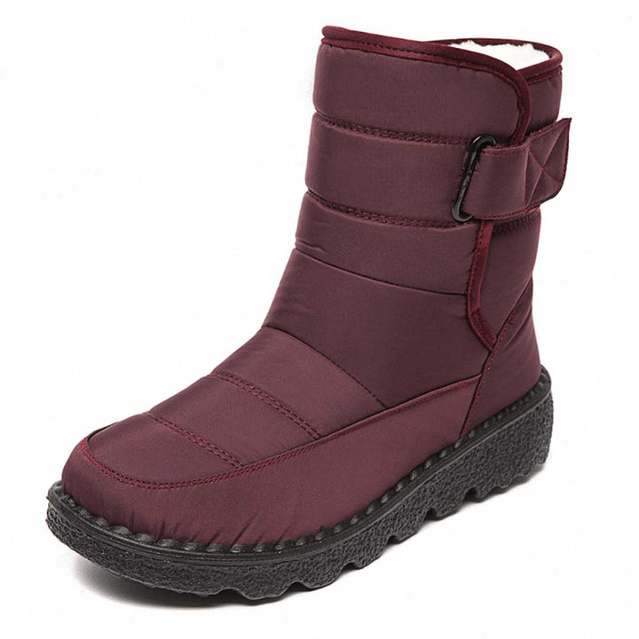 Frontalansicht der wasserdichten, rutschfesten Damen Schneestiefel für winterlichen Schutz und Komfort.