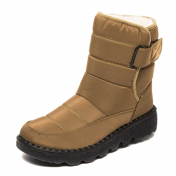 Frontalansicht der wasserdichten, rutschfesten Damen Schneestiefel für winterlichen Schutz und Komfort.