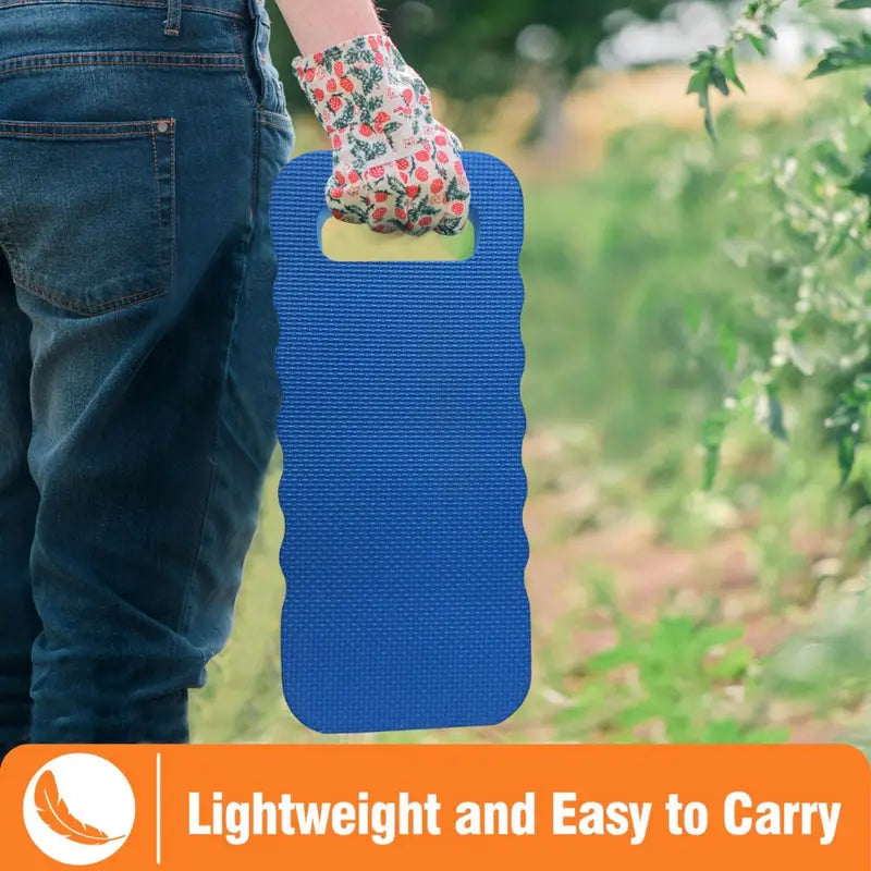 "Garten-Kniepolster aus hellblauem, rutschfestem Material für komfortable, schmerzfreie Gartenarbeit auf harten Oberflächen."