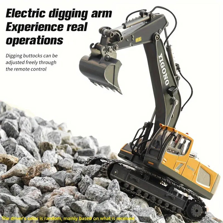 "Gelber RC Bagger mit realistischer Schaufel auf Sandboden, ideal für drinnen und draußen, robust und langlebig."