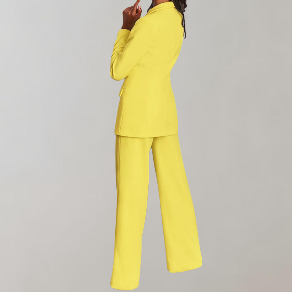 Gelber Damenanzug, Blazer und Hose, elegantes Design, modische Damenbekleidung.