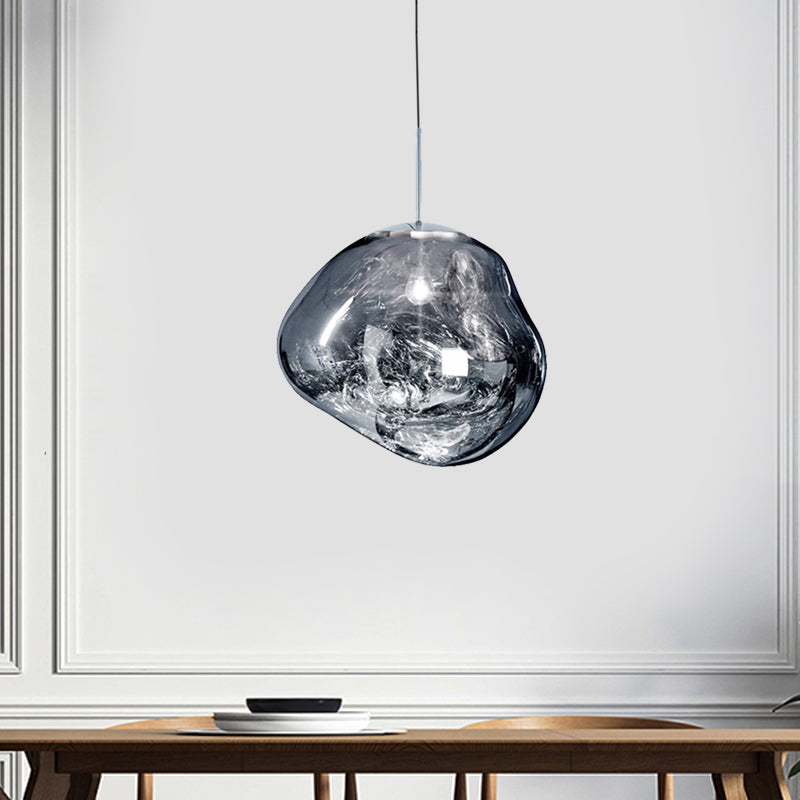 Moderne Glas-Pendelleuchte, rauchgrau, organische Form, minimalistisches Design, Wohnzimmerbeleuchtung.