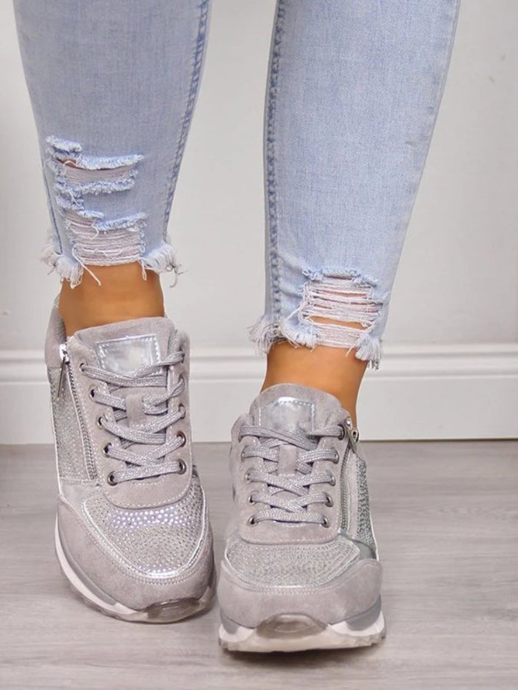 "Goldene orthopädische Damenschuhe mit Reißverschluss und Plateau, stilvolles Design, bietet ultimativen Gehkomfort."