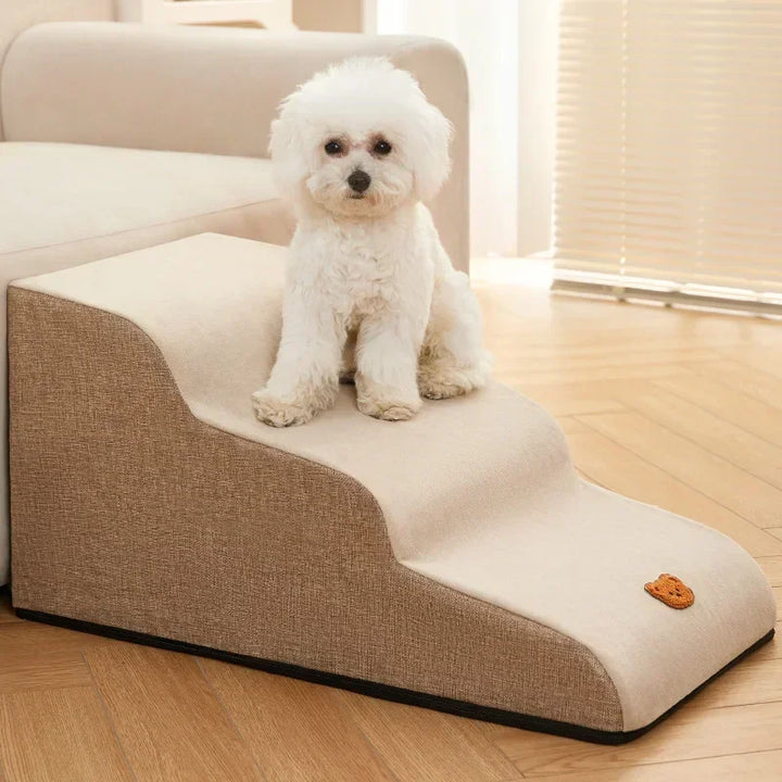 "Graue Haustiertreppe seitliche Ansicht, rutschfest, stilvoll, für Hunde und Katzen, Luxustreppe für Couch oder Bett."