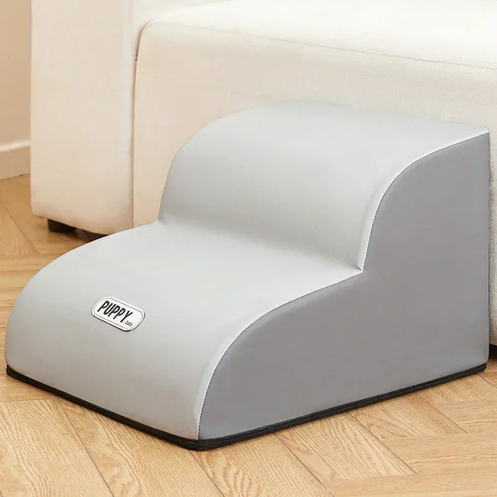 "Graue Haustiertreppe seitliche Ansicht, rutschfest, stilvoll, für Hunde und Katzen, Luxustreppe für Couch oder Bett."