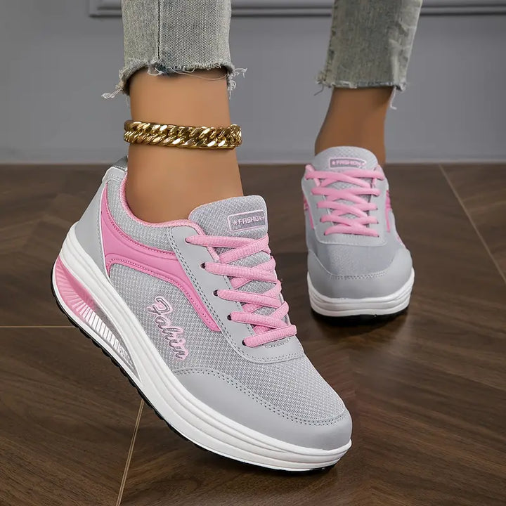 Graue und rosa Damen-Sneaker, atmungsaktiv, modisch, mit goldener Fußkette.