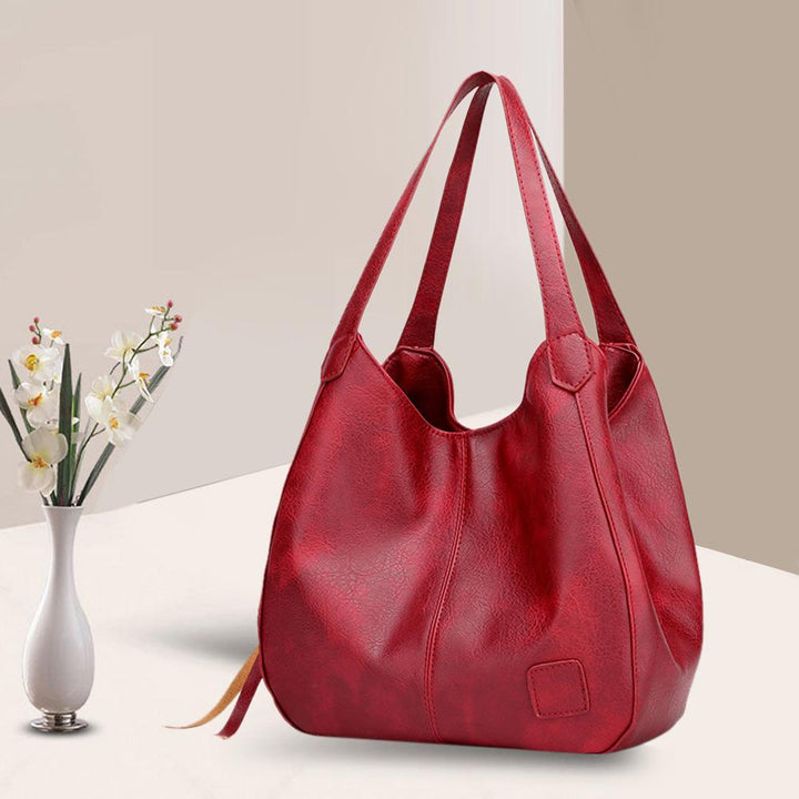 "Große stilvolle Ledertasche in Braun, Vintage-Design, ideal für Alltag und Reisen, mit sicheren Reißverschlussdetails."