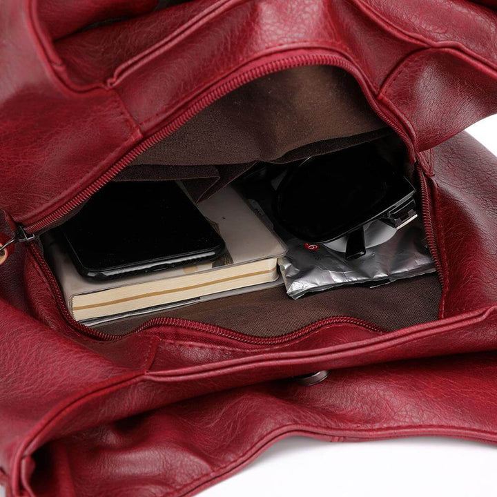 "Große stilvolle Ledertasche in Braun, Vintage-Design, ideal für Alltag und Reisen, mit sicheren Reißverschlussdetails."