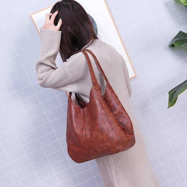 "Große stilvolle Ledertasche in Braun, Vintage-Design, ideal für Alltag und Reisen, mit sicheren Reißverschlussdetails."
