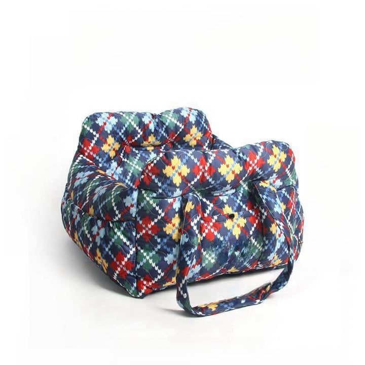 "Großer, tragbarer Hundeautositz in Blau mit Streifendesign, bietet Komfort und Sicherheit für Hunde während Autofahrten."