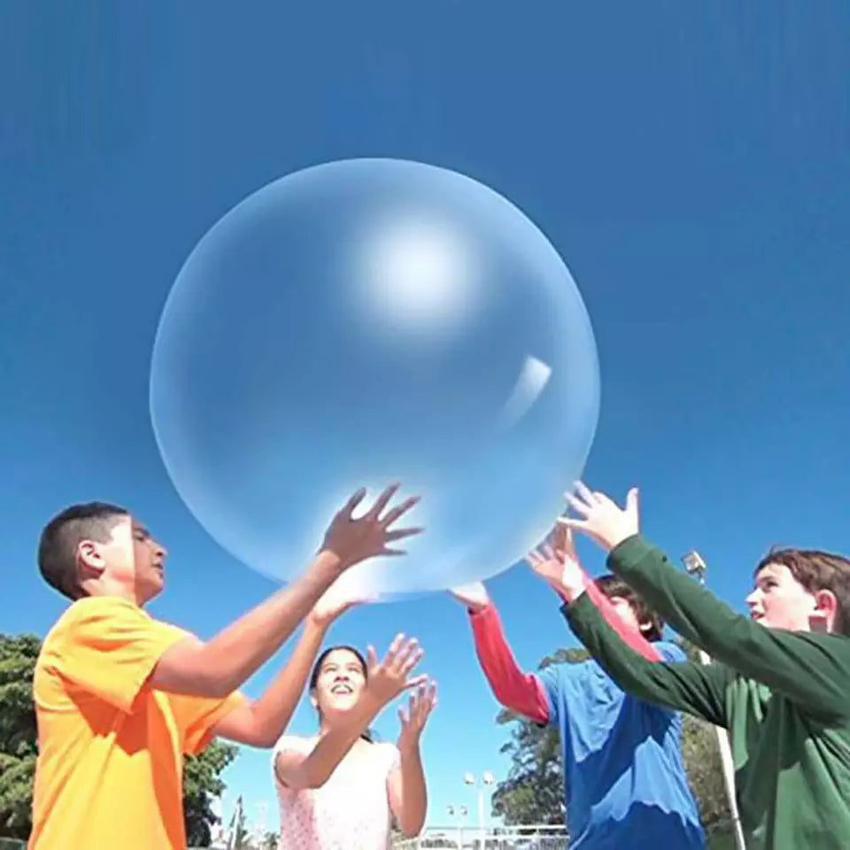 "Großer, transparenter Bubble-Ball für Outdoor-Spaß, flexibel und robust, ideal für Kinder und Erwachsene im Garten."