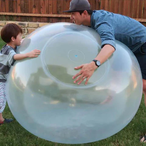 "Großer, transparenter Bubble-Ball für Outdoor-Spaß, flexibel und robust, ideal für Kinder und Erwachsene im Garten."