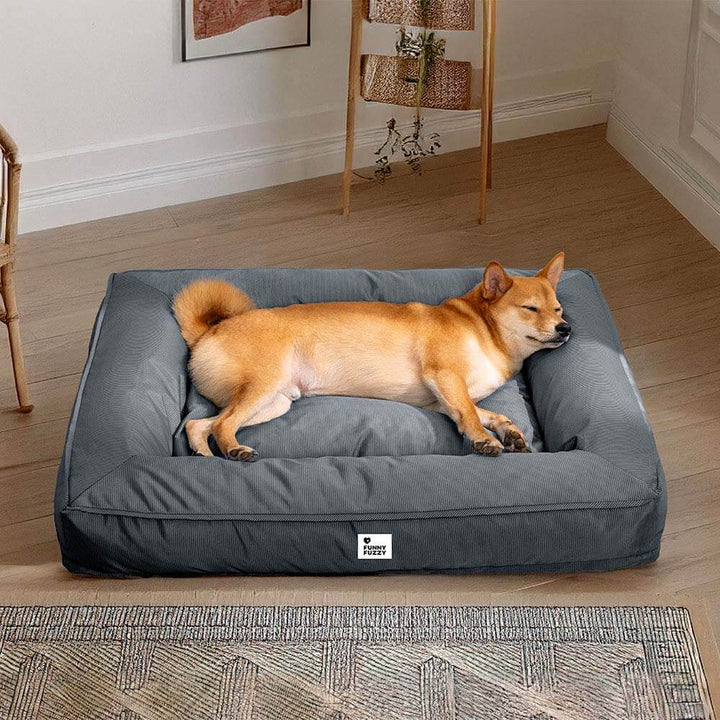 "Großes orthopädisches Hundebett, wasserdicht. Gemütliches Design mit robustem, kratzfestem Bezug und stützender Umrandung."