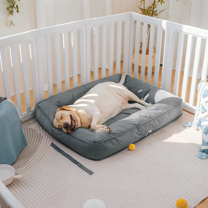 "Großes orthopädisches Hundebett, wasserdicht. Gemütliches Design mit robustem, kratzfestem Bezug und stützender Umrandung."