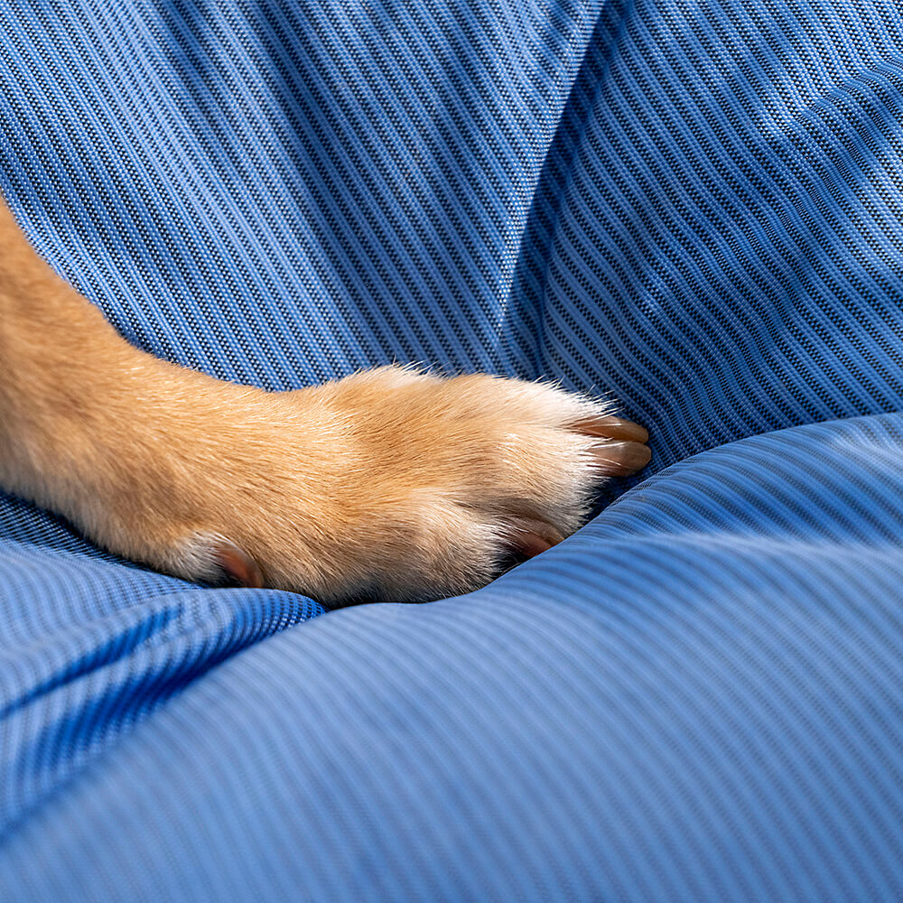 "Großes orthopädisches Hundebett, wasserdicht. Gemütliches Design mit robustem, kratzfestem Bezug und stützender Umrandung."