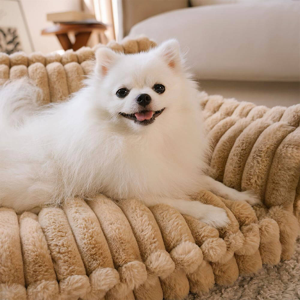 "Großes orthopädisches Hundekissen, flauschig, waschbar, mit weichem Lammfellimitat und ergonomischem Design für Komfort."