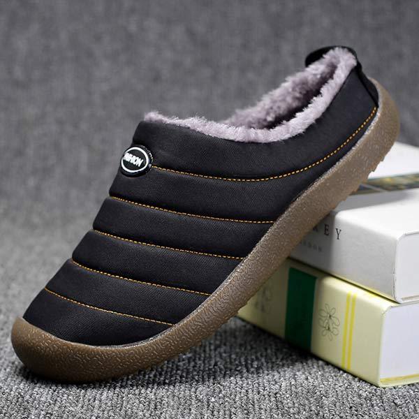 Grüne Herrenhausschuhe vorne, weich gefüttert für Komfort und Stil im Sommer. Ideal für elegante Freizeit-Looks.