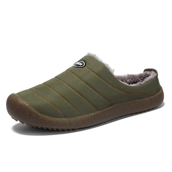 Grüne Herrenhausschuhe vorne, weich gefüttert für Komfort und Stil im Sommer. Ideal für elegante Freizeit-Looks.