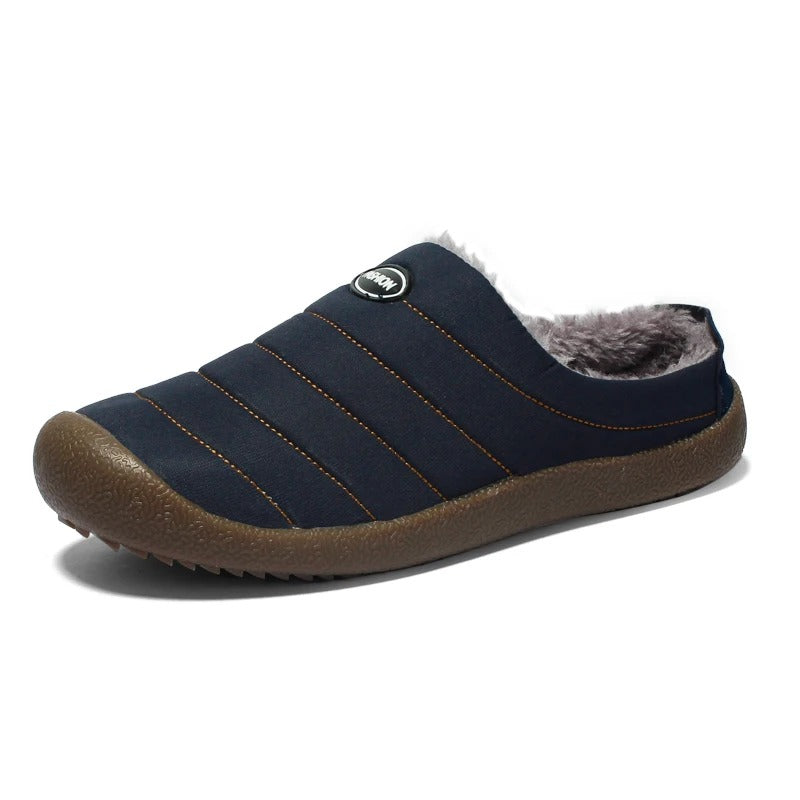 Grüne Herrenhausschuhe vorne, weich gefüttert für Komfort und Stil im Sommer. Ideal für elegante Freizeit-Looks.