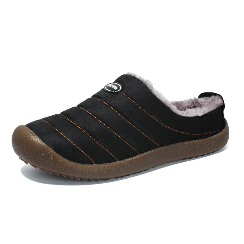 Grüne Herrenhausschuhe vorne, weich gefüttert für Komfort und Stil im Sommer. Ideal für elegante Freizeit-Looks.