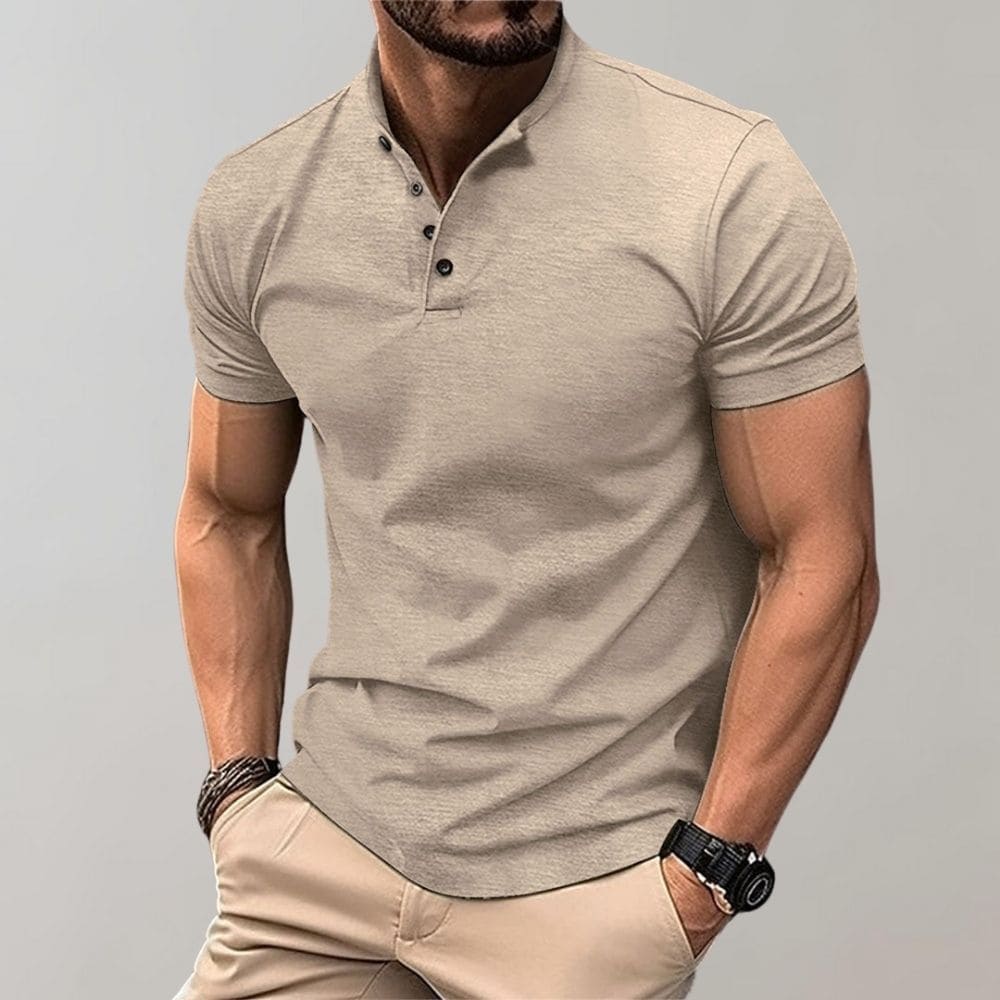 Grünes Herren Polo Shirt aus hochwertigen Materialien, klassisches Design, stilvolle Knopfleiste für zeitlose Eleganz.