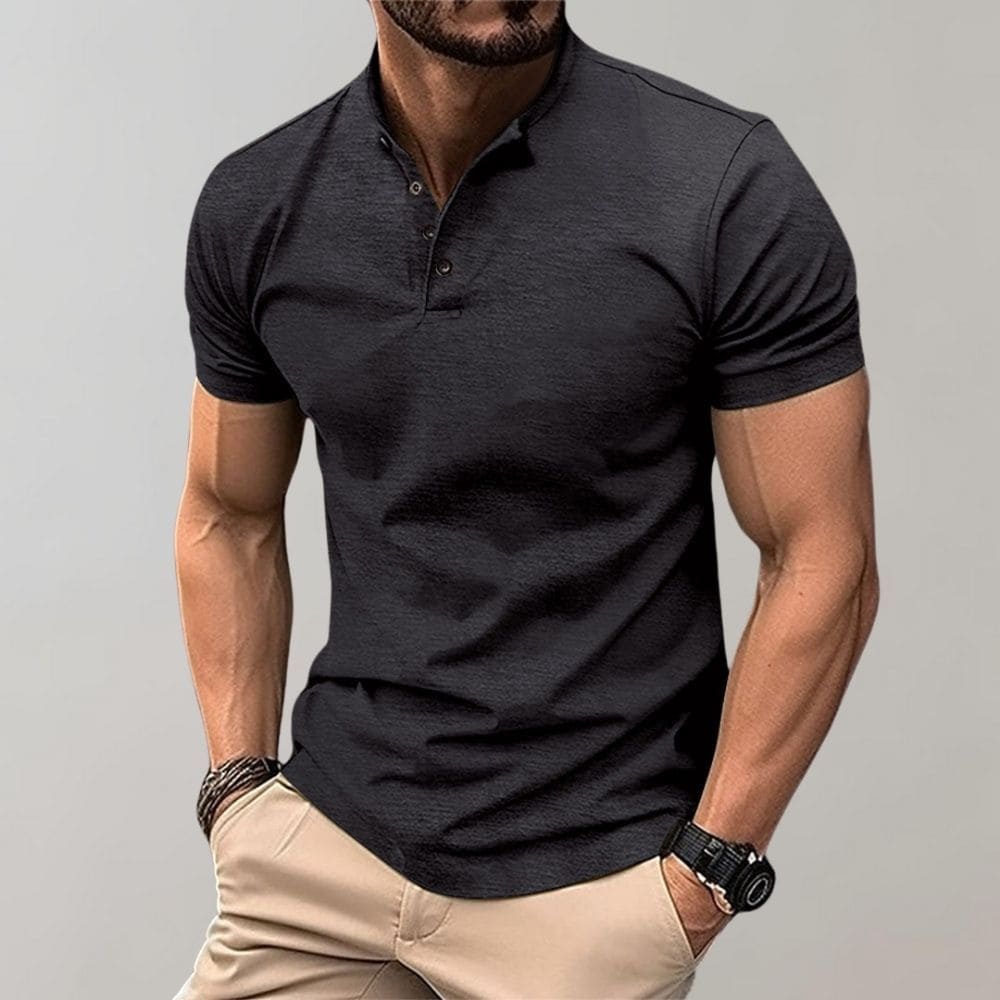 Grünes Herren Polo Shirt aus hochwertigen Materialien, klassisches Design, stilvolle Knopfleiste für zeitlose Eleganz.