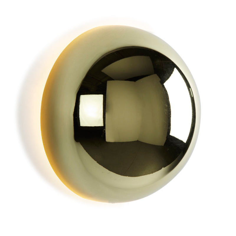 Moderne Bauhaus Wandleuchte mit mittelalterlichem Flair