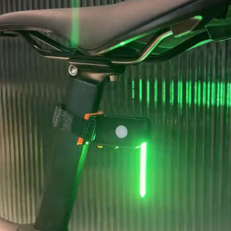 "Helles LED-Fahrradrücklicht mit 40 Lumen, sorgt für hohe Sichtbarkeit und stilvolles Design bei Tag und Nacht."