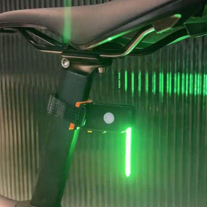 "Helles LED-Fahrradrücklicht mit 40 Lumen, sorgt für hohe Sichtbarkeit und stilvolles Design bei Tag und Nacht."