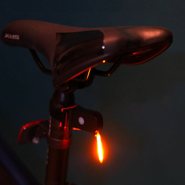 "Helles LED-Fahrradrücklicht mit 40 Lumen, sorgt für hohe Sichtbarkeit und stilvolles Design bei Tag und Nacht."
