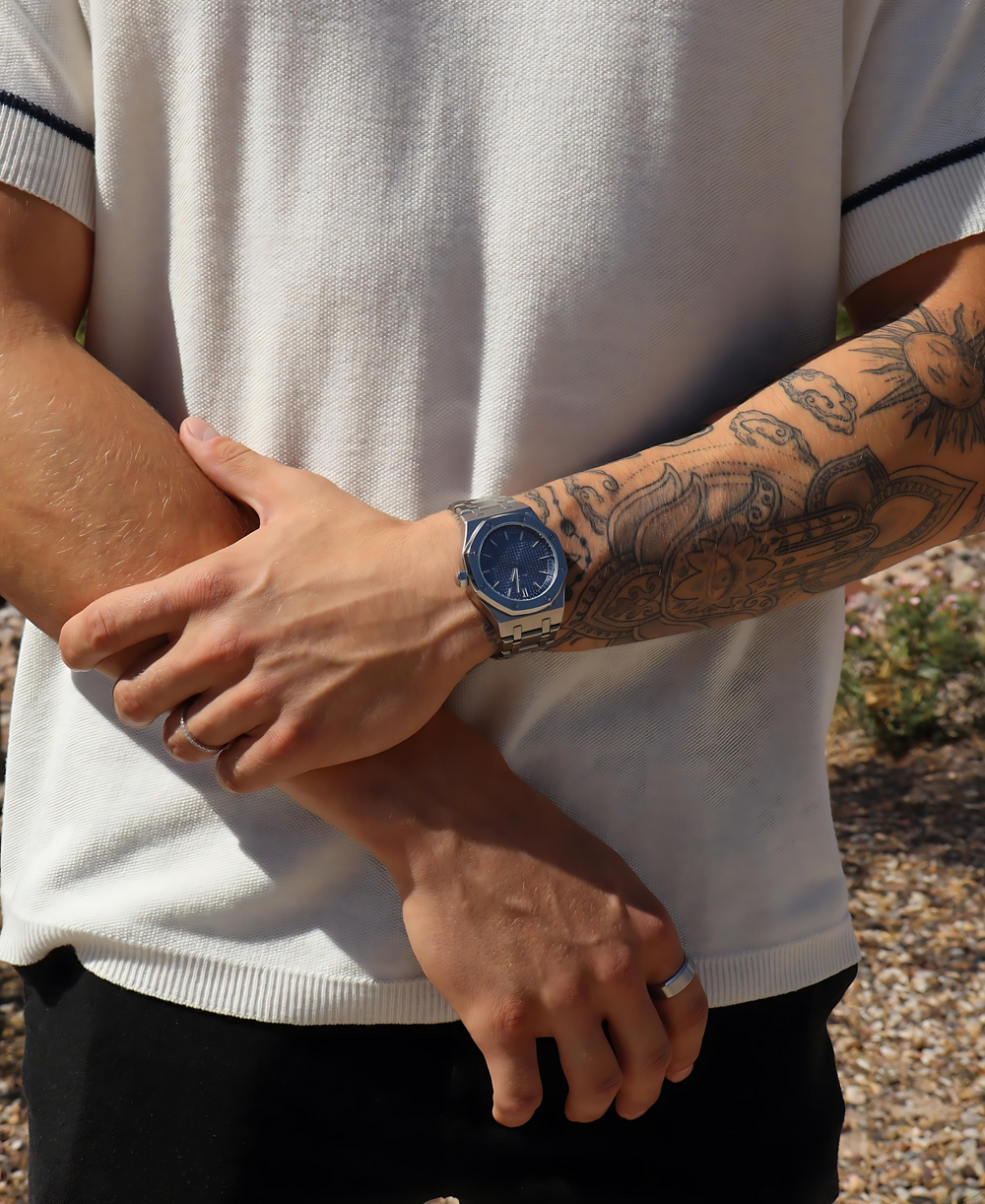 Herren Armbanduhr, 41mm Edelstahlgehäuse, Quarzwerk, kratzfestes Saphirglas, minimalistisches Zifferblatt, elegant.