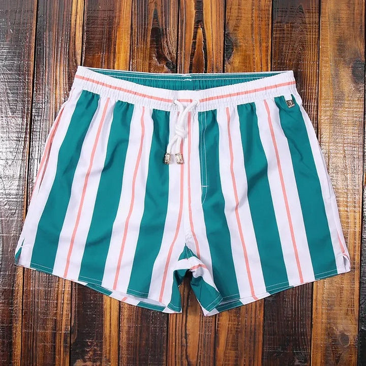 "Herren Badeshorts mit Streifenmuster, elastischer Bund, blau-weiß, ideal für Strand und Pool"