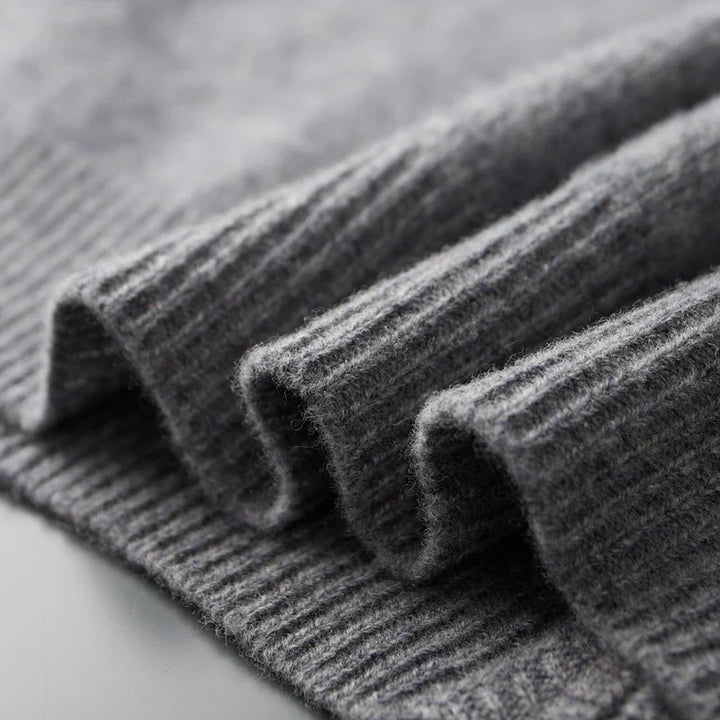 Herren Cashmere Zip Jacke in elegantem Stil, aus weichem Cashmere, mit praktischem Reißverschluss, ideal für Herbst.